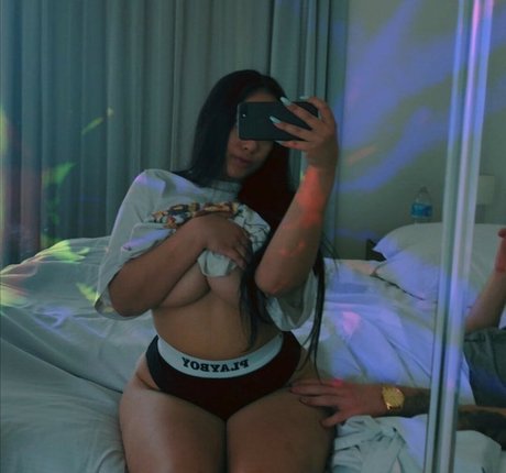 Nahá fotka uniklých OnlyFans od Anyastja Asmr