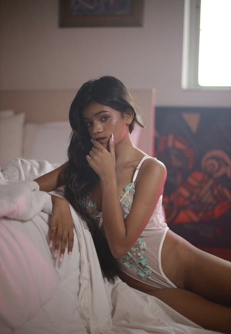 Nahá fotka uniklých OnlyFans od Amaira Roy