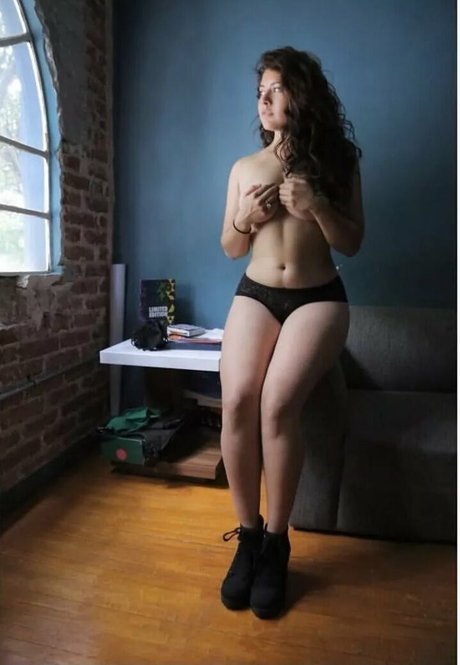 Nacktes geleaktes OnlyFans-Foto von Vivi Alto