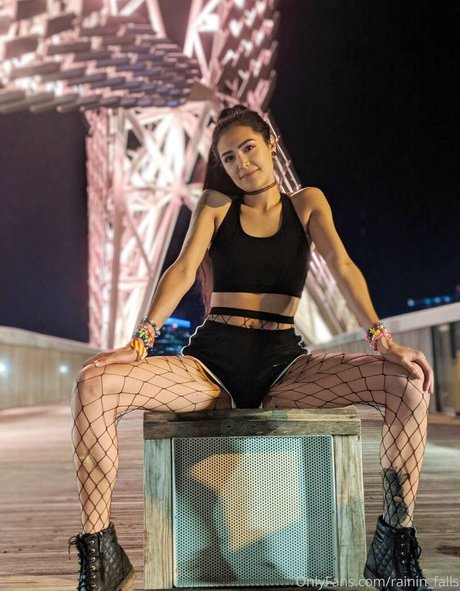 Naken lekkede OnlyFans-bilde av Raininfalls