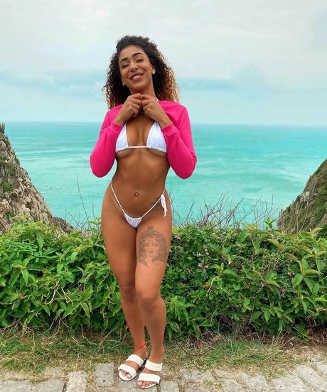 Foto di nudo di fuga di OnlyFans di Emelly Souza