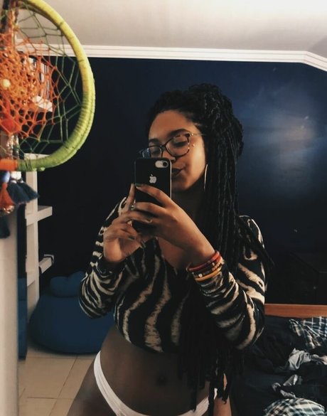 Naken lekkede OnlyFans-bilde av Sextualizada