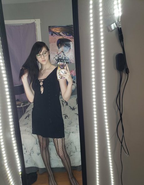 Gothravemom OnlyFansリークヌード写真