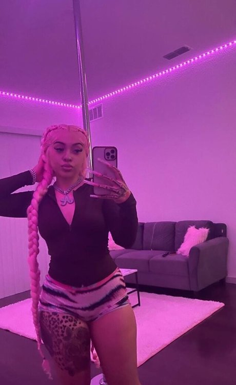 Naken lekkede OnlyFans-bilde av Allihaas