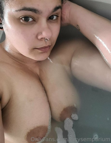 Обнаженная фотография утечки OnlyFans от Lucysemporium