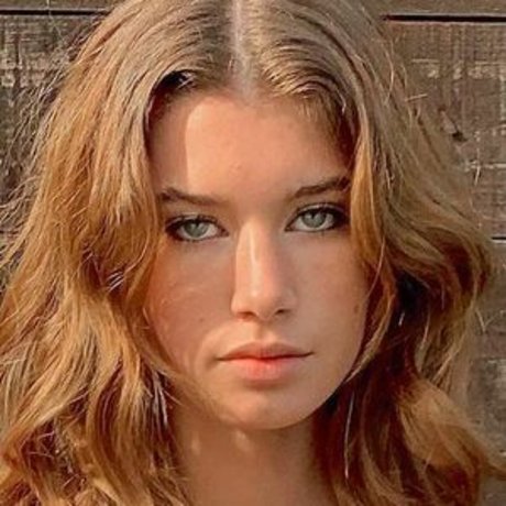 Naken läckt OnlyFans-bild av Sienna Raine Schmidt