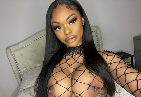 Nahá fotka uniklých OnlyFans od Juiccygalore