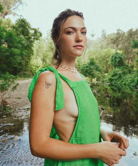Alaston vuotanut OnlyFans-kuva Violett Beane
