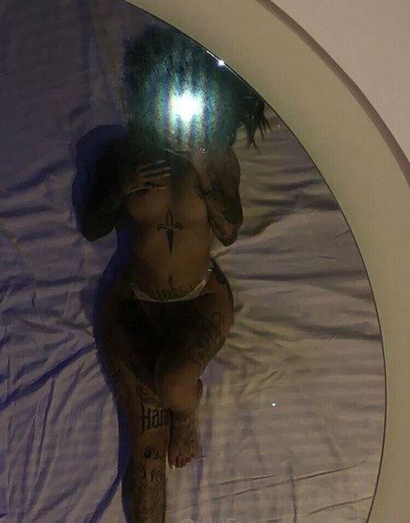 Nahá fotka uniklých OnlyFans od Badgrl