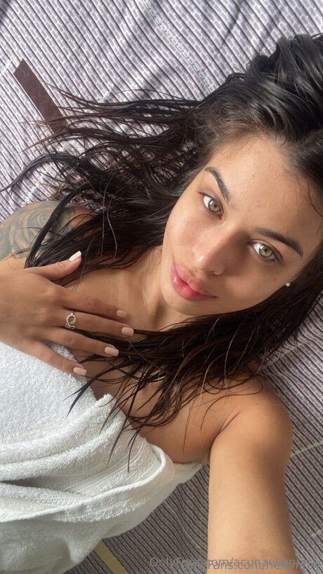 Alaston vuotanut OnlyFans-kuva Helen Rey