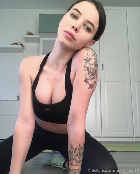 Naken läckt OnlyFans-bild av Baby Julia18free