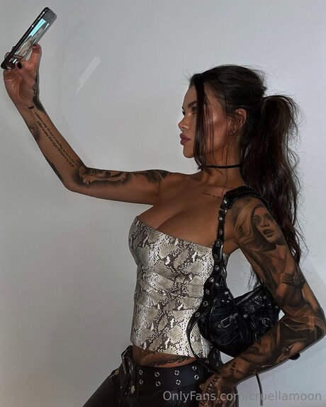 Обнаженная фотография утечки OnlyFans от Cruellamoon