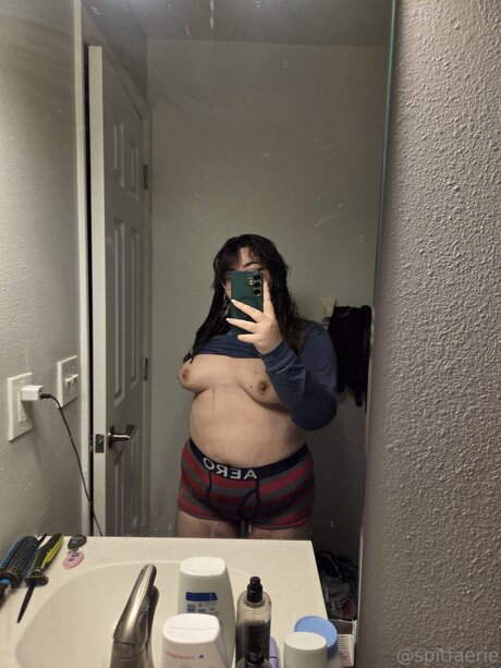 Обнаженная фотография утечки OnlyFans от Spitfaerie