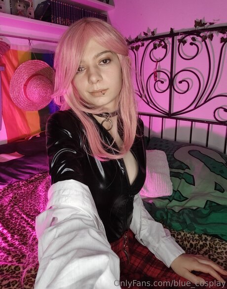 Naken läckt OnlyFans-bild av Blue Cosplay