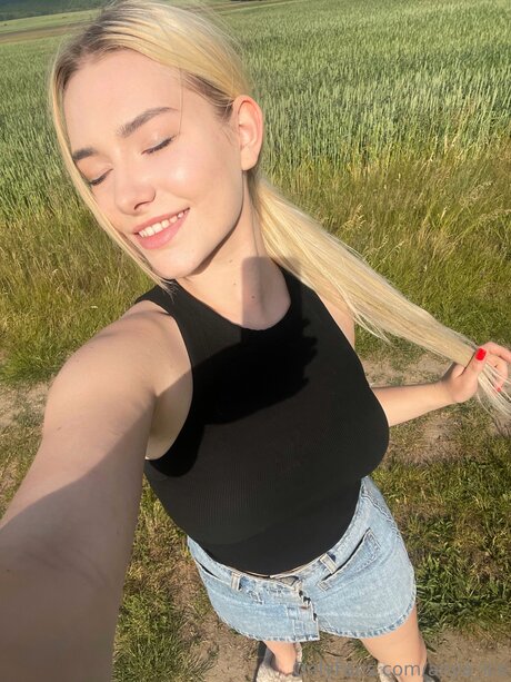 Naakte gelekte OnlyFans-foto van Anya Ice