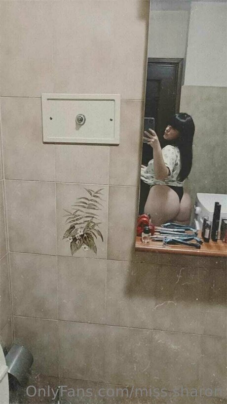 Обнаженная фотография утечки OnlyFans от Miss Sharon