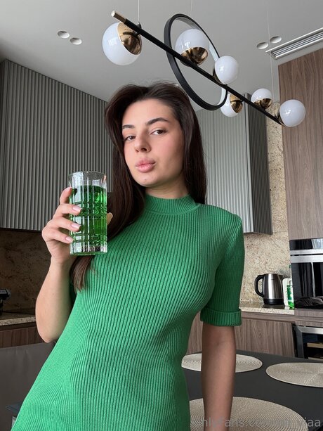 Naken läckt OnlyFans-bild av Oli Viaa