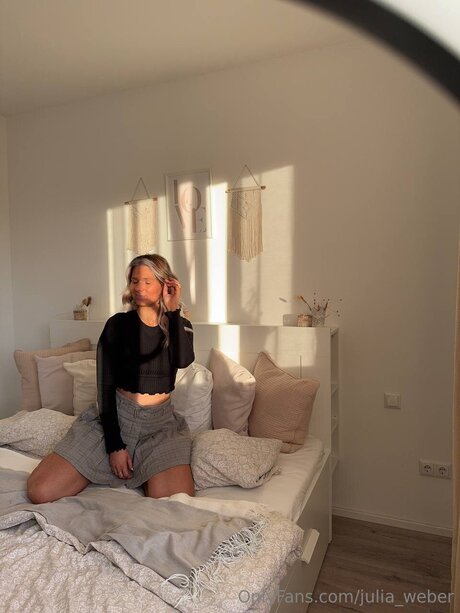 Alasti lekkinud OnlyFans-i pilt Julia Weber
