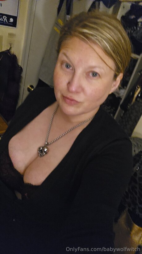 Naken läckt OnlyFans-bild av Babywolfwitch