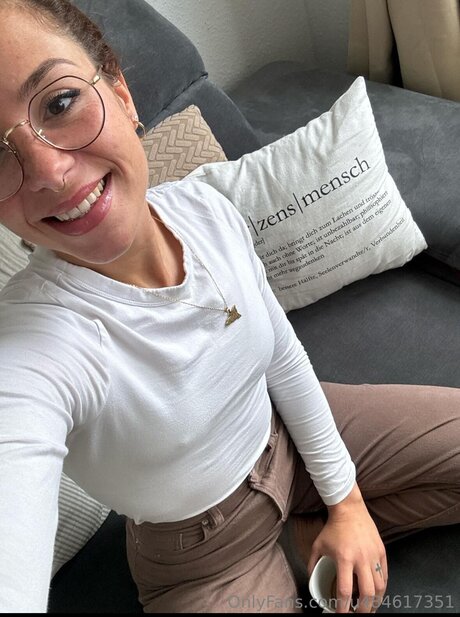 Nahá fotka uniklých OnlyFans od Amelialatorree