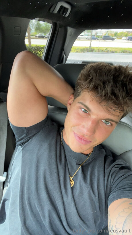 Nacktes geleaktes OnlyFans-Foto von Leosvault