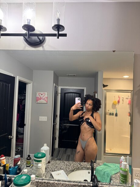 Naken läckt OnlyFans-bild av Luh Liyahh