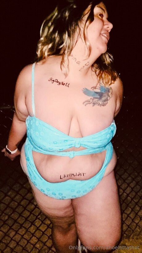Naken läckt OnlyFans-bild av Ahoelottathot