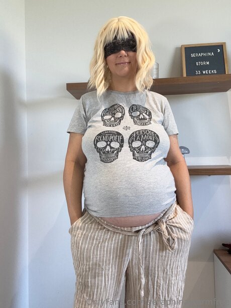 Naakte gelekte OnlyFans-foto van Seraphinastormfree