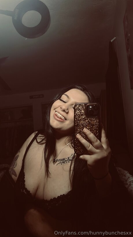 Обнаженная фотография утечки OnlyFans от Hunnybunchesxx