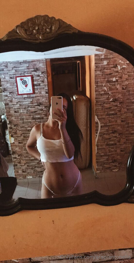 Naken läckt OnlyFans-bild av Arapiantonella