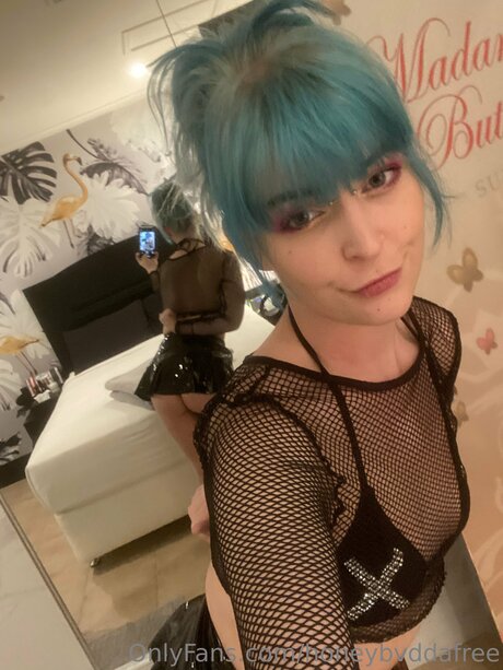 Naken lekkede OnlyFans-bilde av Honeybvddafree