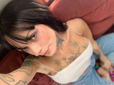 Naken läckt OnlyFans-bild av Effie Le Fay
