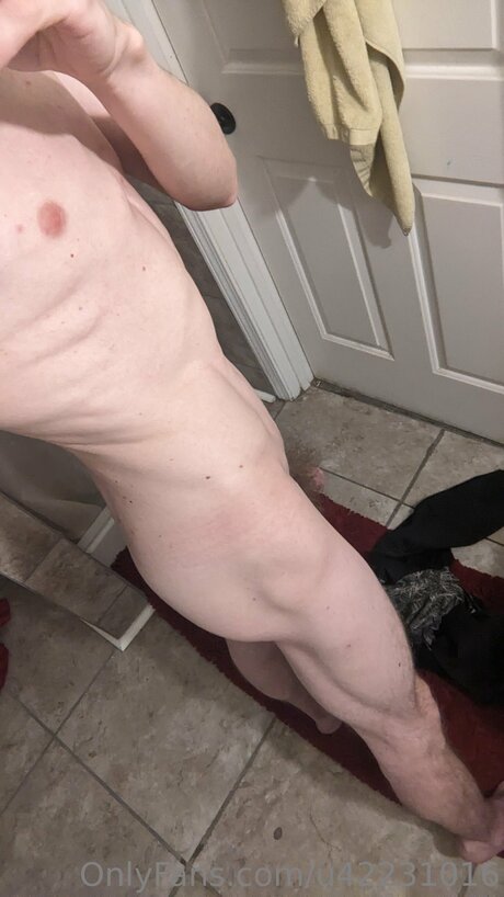 Naken läckt OnlyFans-bild av U42231016