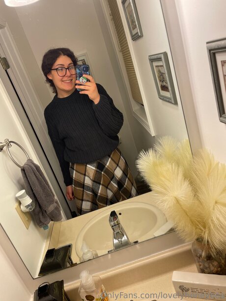 Lovelyhoneybea