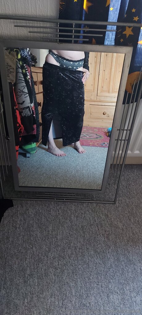 Naken lekkede OnlyFans-bilde av Cosmicmoonpixie