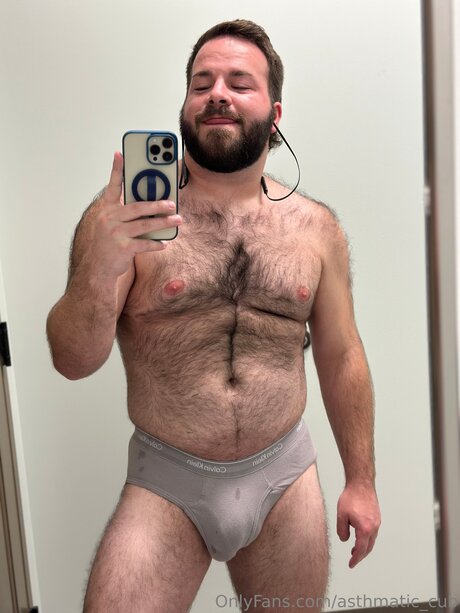 Alasti lekkinud OnlyFans-i pilt Asthmatic Cub