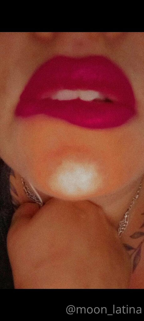 Обнаженная фотография утечки OnlyFans от Moon Latina