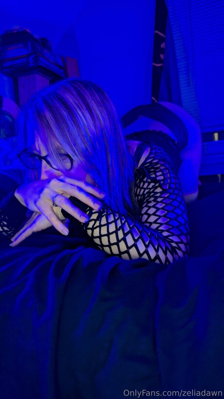 Naakte gelekte OnlyFans-foto van Zeliadawn