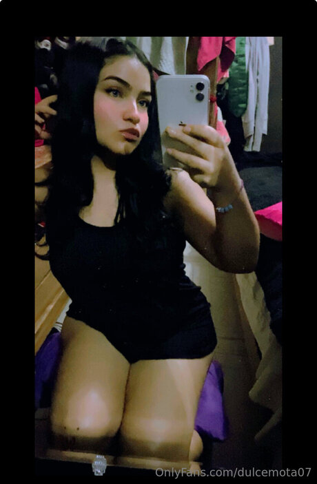 Naken läckt OnlyFans-bild av Dulcemota07