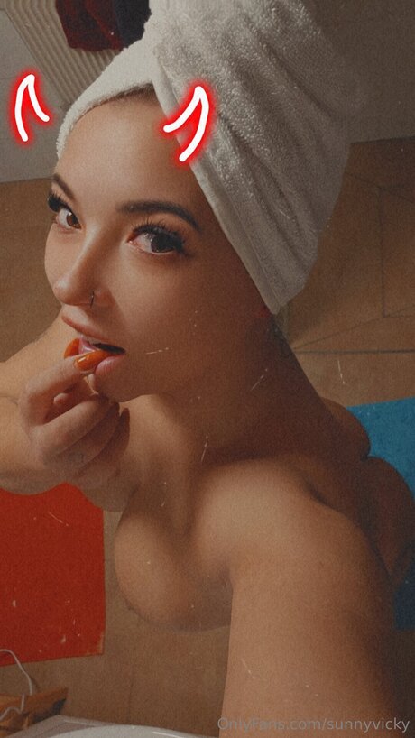 Naken läckt OnlyFans-bild av Sunnyvicky