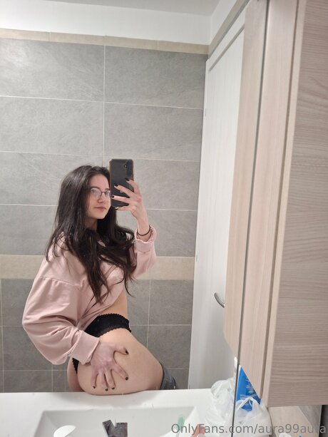 Alaston vuotanut OnlyFans-kuva Aura99aura