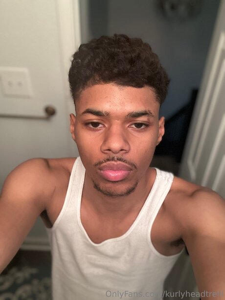 Nagie wyciekłe zdjęcie OnlyFans od Kurlyheadtrelll