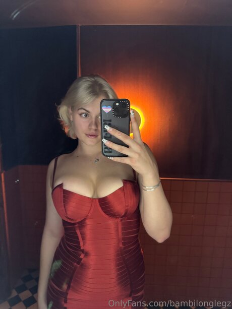 Naken läckt OnlyFans-bild av Bambilonglegz