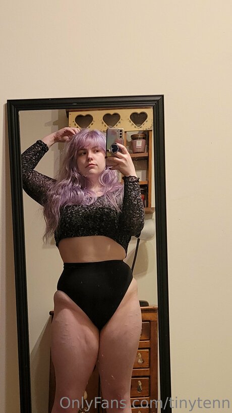 Nahá fotka uniklých OnlyFans od Tinytenn