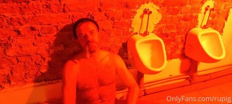 Naken läckt OnlyFans-bild av Rupig