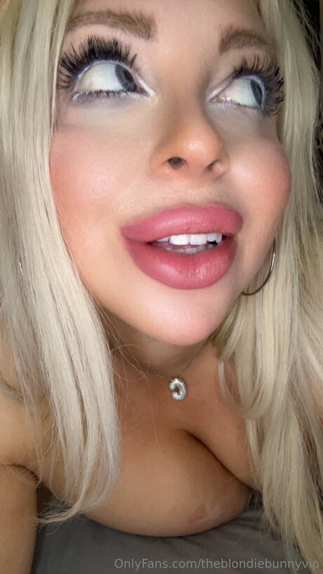 Theblondiebunnyx