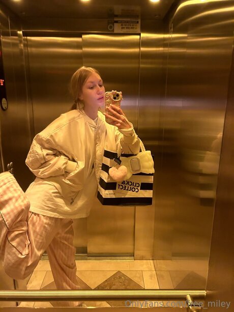 Naken lekkede OnlyFans-bilde av Catie Free