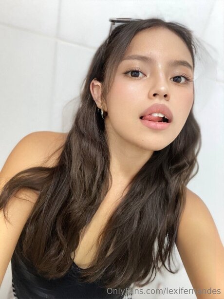 Alaston vuotanut OnlyFans-kuva Lexifernandes