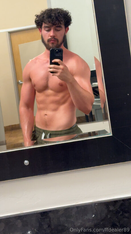 Alaston vuotanut OnlyFans-kuva Ffdealer89