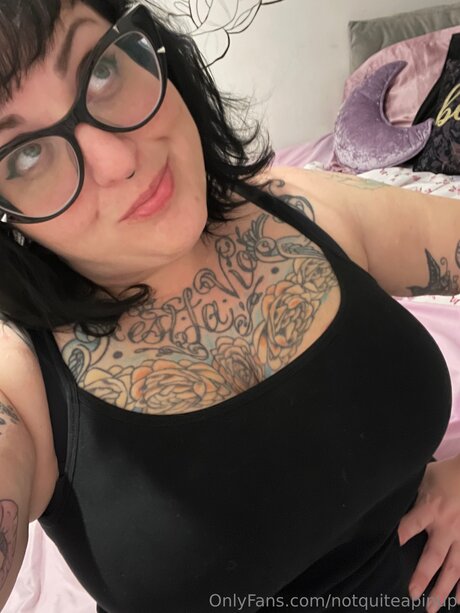 Naken lekkede OnlyFans-bilde av Notquiteapinup